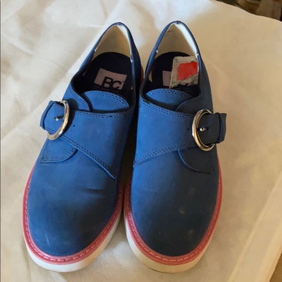 Beautiful blue color shoes - Picture 3 of 4